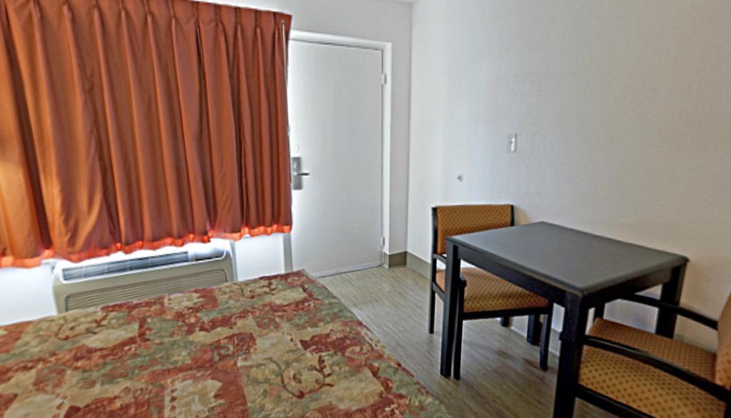 Econo Lodge 梅特罗波利斯 客房 照片