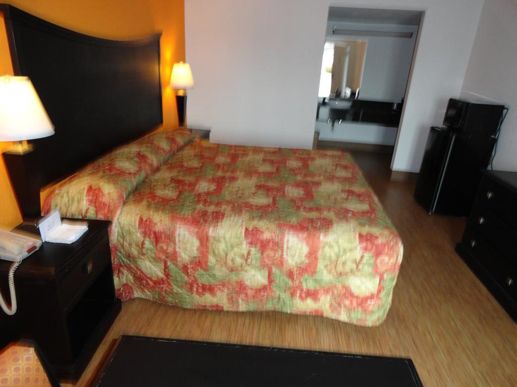 Econo Lodge 梅特罗波利斯 客房 照片
