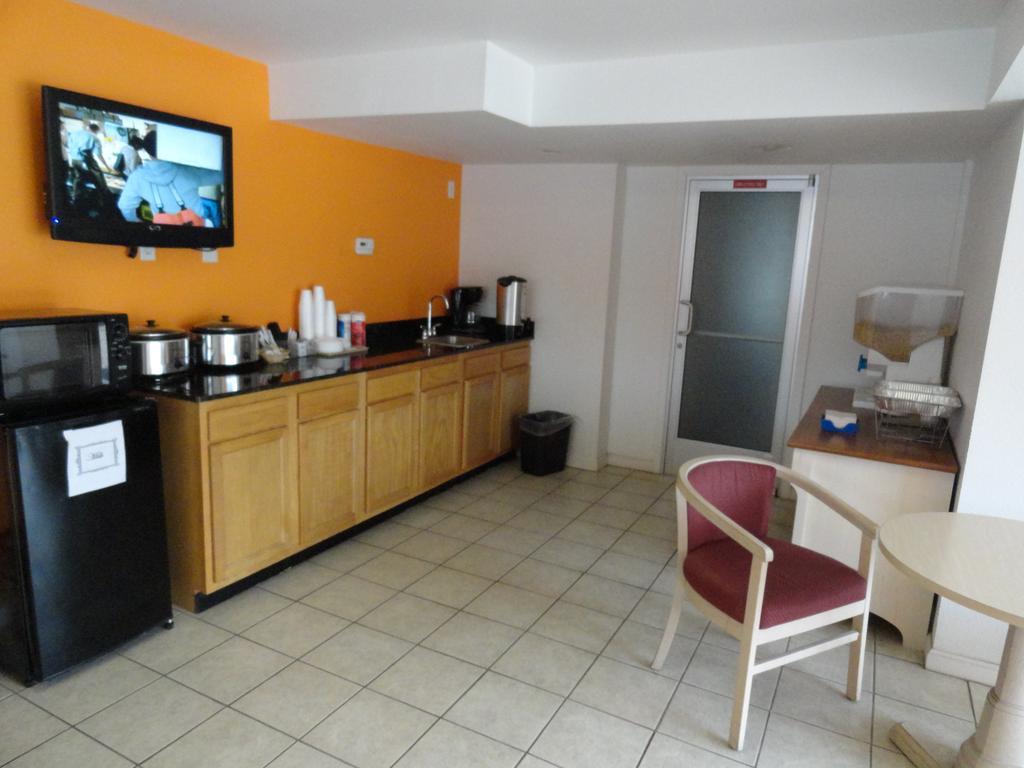 Econo Lodge 梅特罗波利斯 外观 照片